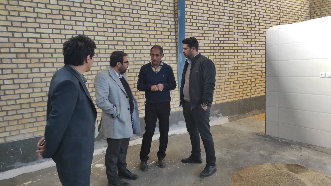 بازدید مدیران و کارشناسان شرکت توسعه دانش‌بنیان سینا از کارخانه تولید خوراک دام فرتاک جوجه تیمره